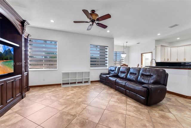 18091 NW 87th Ct, Hialeah, FL 33018