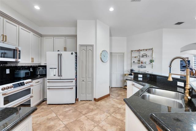 18091 NW 87th Ct, Hialeah, FL 33018