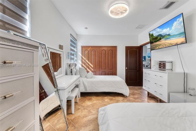 18091 NW 87th Ct, Hialeah, FL 33018