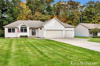1127 S Robinhood Drive, Muskegon, MI 49445