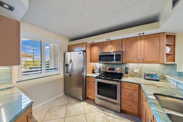 2601 Marina Isle Way 402, Jupiter, FL 33477