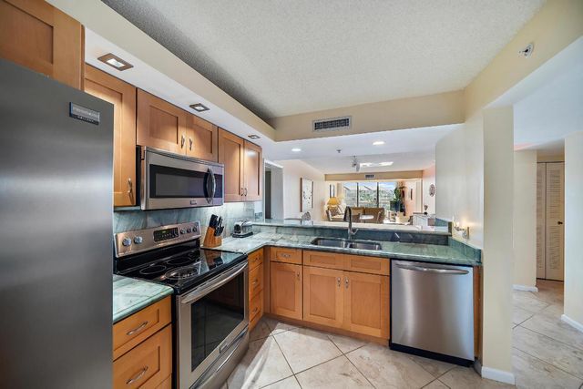 2601 Marina Isle Way 402, Jupiter, FL 33477