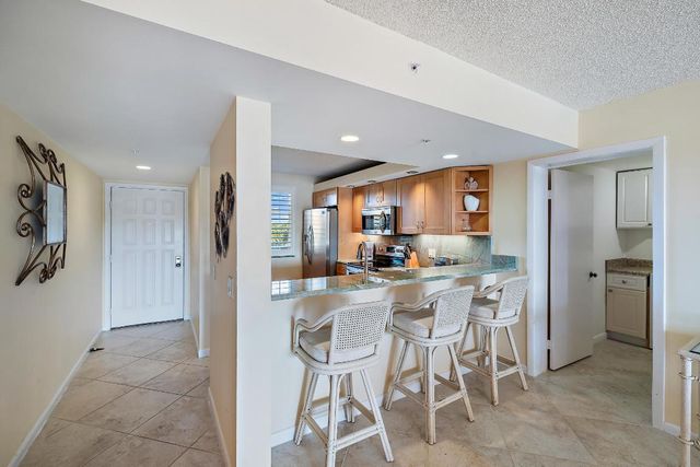 2601 Marina Isle Way 402, Jupiter, FL 33477