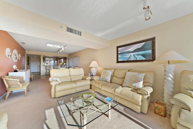 2601 Marina Isle Way 402, Jupiter, FL 33477