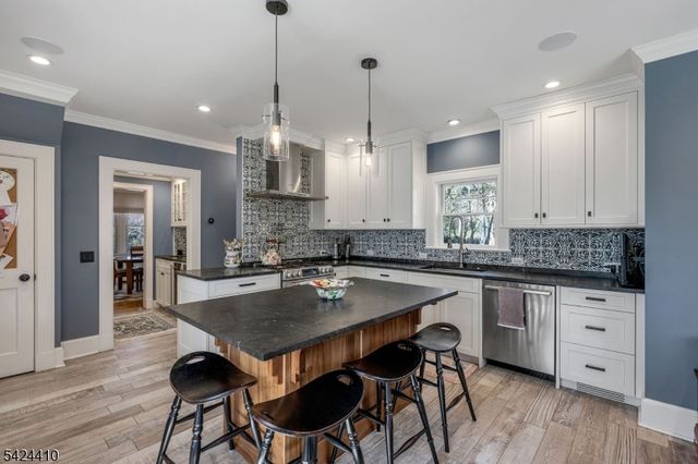 20 Georgian Rd, Morristown Town, NJ 07960