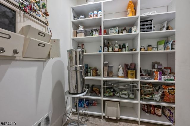 20 Georgian Rd, Morristown Town, NJ 07960