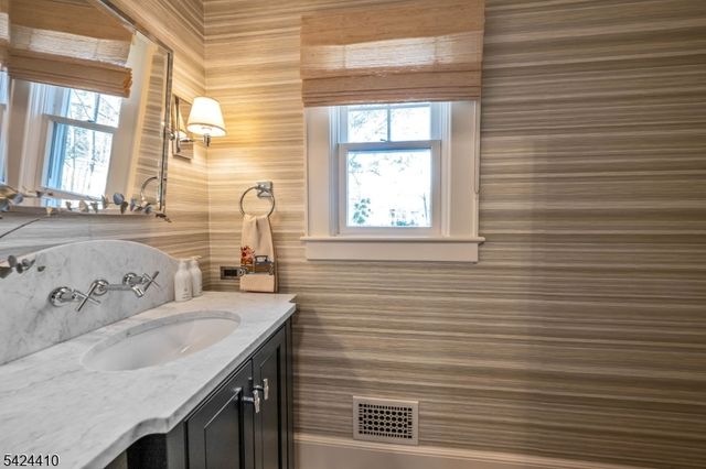 20 Georgian Rd, Morristown Town, NJ 07960