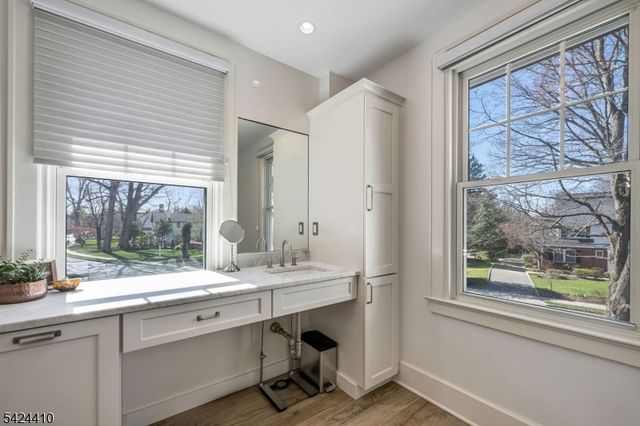 20 Georgian Rd, Morristown Town, NJ 07960