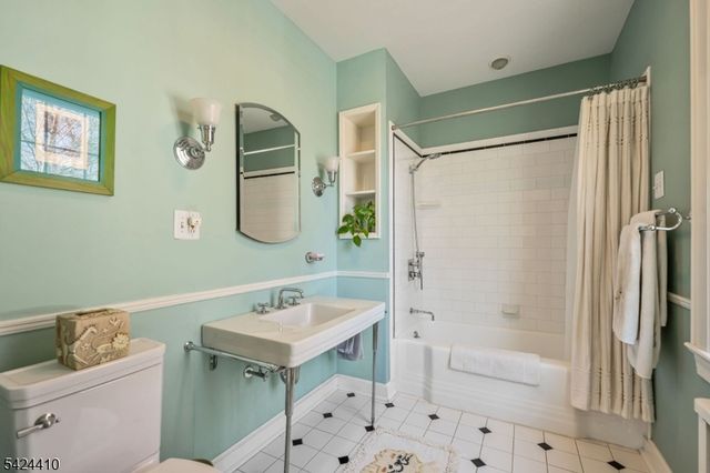 20 Georgian Rd, Morristown Town, NJ 07960