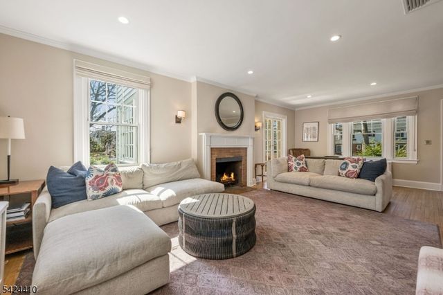 20 Georgian Rd, Morristown Town, NJ 07960