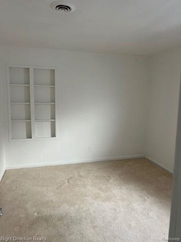 9245 Lee Road, Green Oak Township, MI 48116