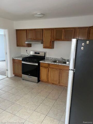9245 Lee Road, Green Oak Township, MI 48116