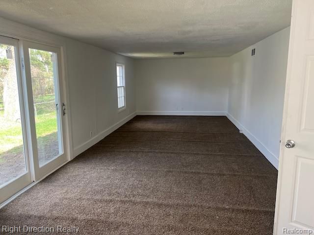 9245 Lee Road, Green Oak Township, MI 48116