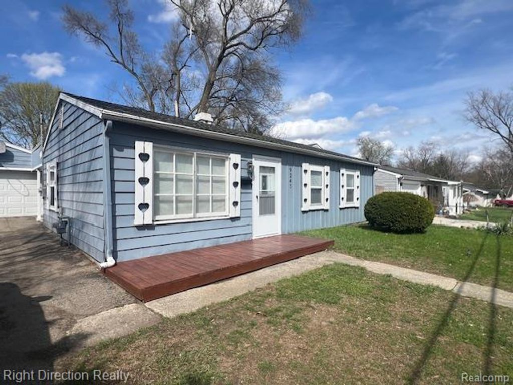 9245 Lee Road, Green Oak Township, MI 48116