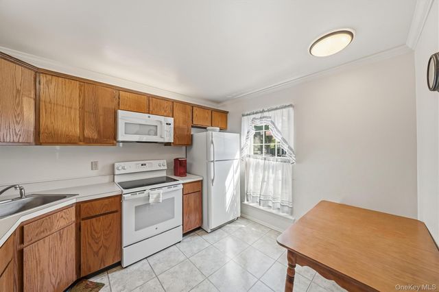 65 Yorkshire Terrace, Washingtonville, NY 10992
