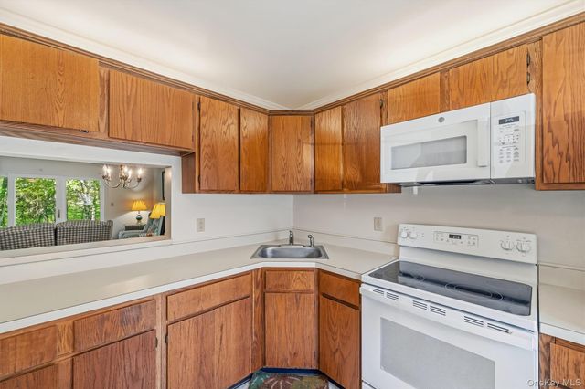 65 Yorkshire Terrace, Washingtonville, NY 10992