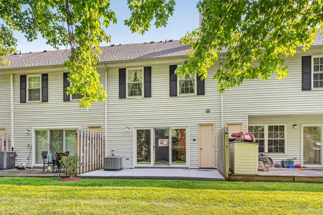65 Yorkshire Terrace, Washingtonville, NY 10992