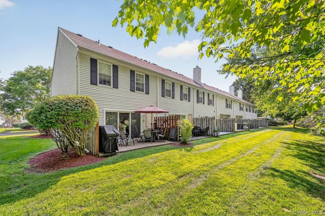65 Yorkshire Terrace, Washingtonville, NY 10992