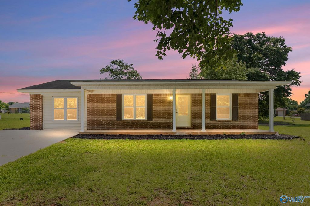 2119 Aretha Street, Athens, AL 35611