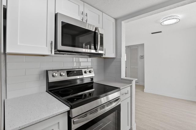 6820 NW 29th Court, Sunrise, FL 33313