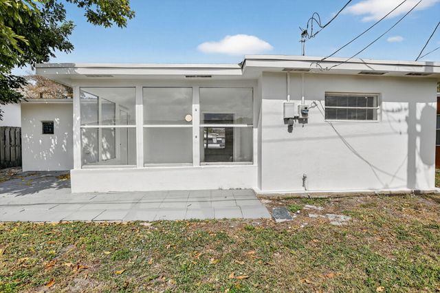 6820 NW 29th Court, Sunrise, FL 33313