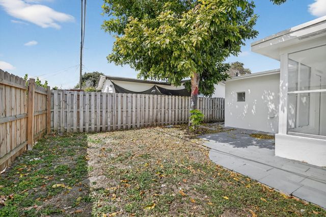 6820 NW 29th Court, Sunrise, FL 33313