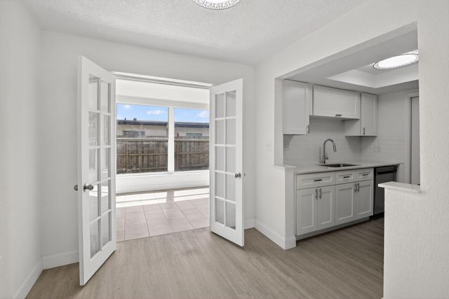 6820 NW 29th Court, Sunrise, FL 33313