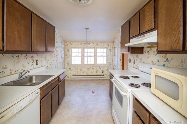 502 Holly Stream Court, Brewster, NY 10509