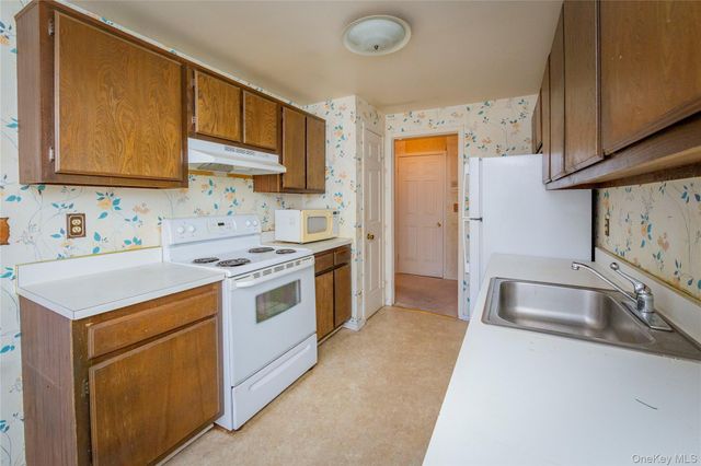 502 Holly Stream Court, Brewster, NY 10509