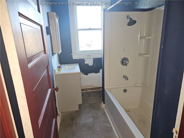 1406 Lee Street E, Charleston, WV 25301