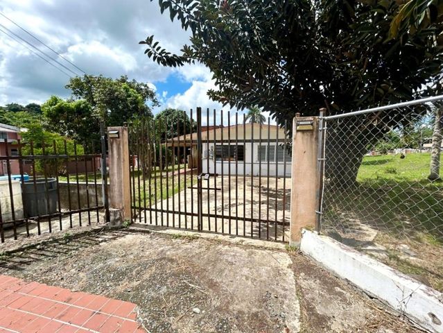 11 CALLE, Carolina, PR 00985