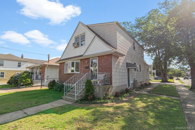 19 Acorn Place, Lynbrook, NY 11563