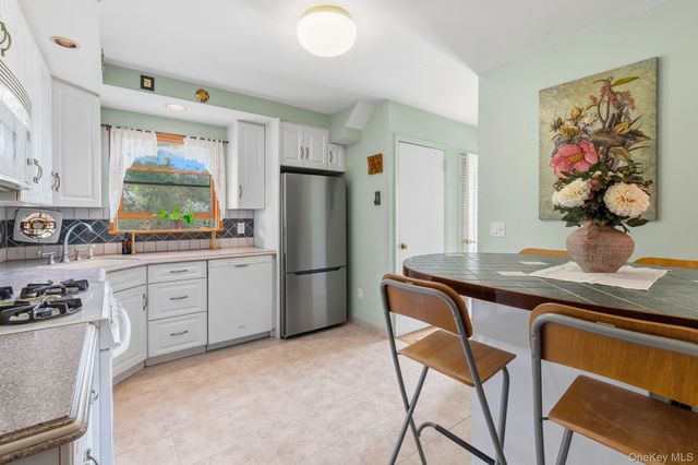 19 Acorn Place, Lynbrook, NY 11563