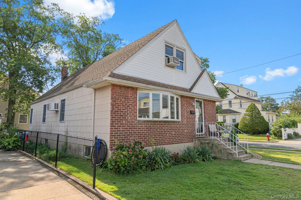 19 Acorn Place, Lynbrook, NY 11563 — photo 3
