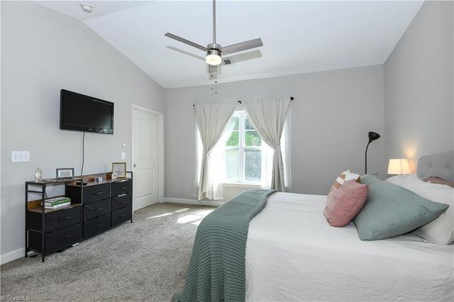 7100 W Friendly Avenue 308, Greensboro, NC 27410