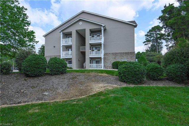 7100 W Friendly Avenue 308, Greensboro, NC 27410