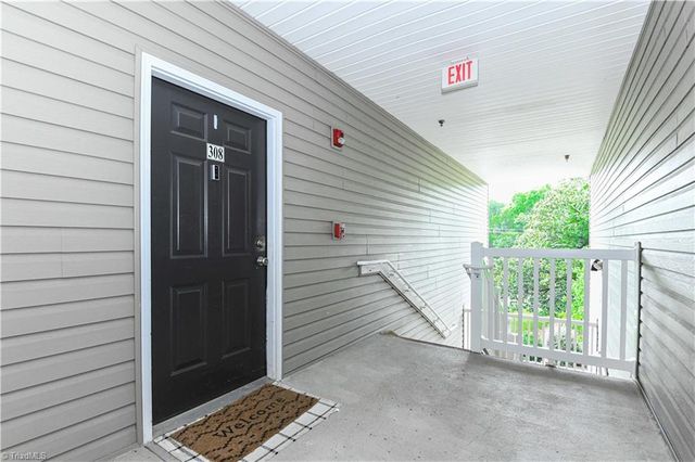 7100 W Friendly Avenue 308, Greensboro, NC 27410
