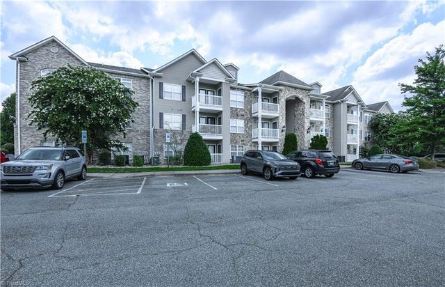 7100 W Friendly Avenue 308, Greensboro, NC 27410