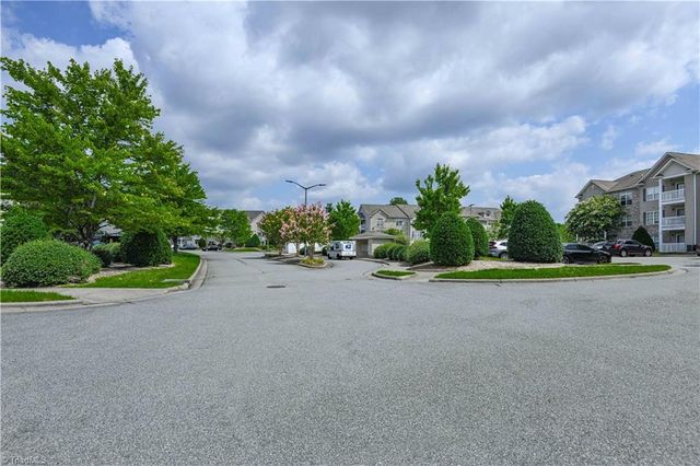7100 W Friendly Avenue 308, Greensboro, NC 27410