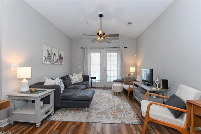 7100 W Friendly Avenue 308, Greensboro, NC 27410