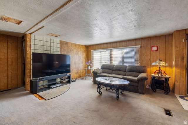 11010 S LUCAS LN, South Jordan, UT 84095