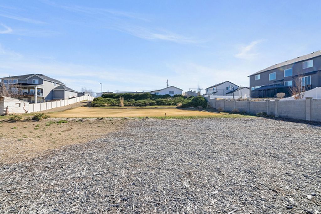 11010 S LUCAS LN, South Jordan, UT 84095