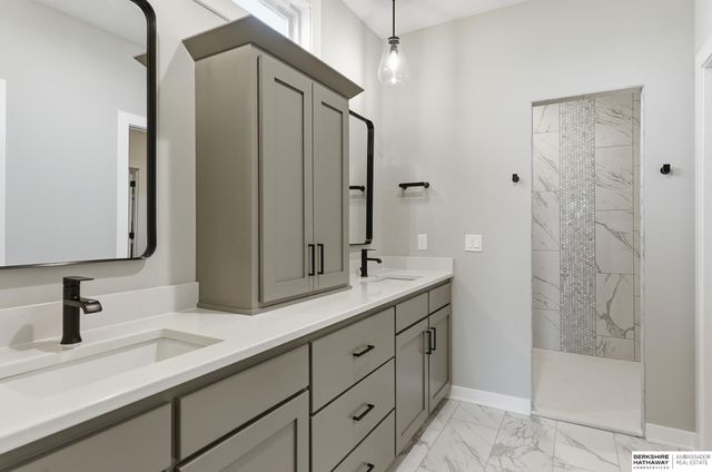 5302 S 200th Avenue, Omaha, NE 68135