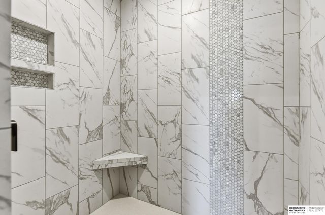 5302 S 200th Avenue, Omaha, NE 68135