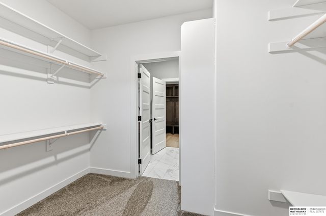 5302 S 200th Avenue, Omaha, NE 68135