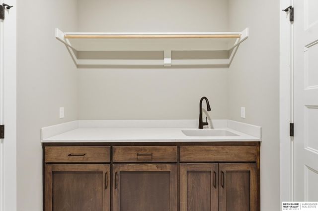 5302 S 200th Avenue, Omaha, NE 68135