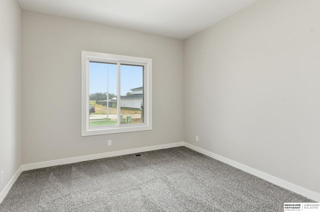 5302 S 200th Avenue, Omaha, NE 68135