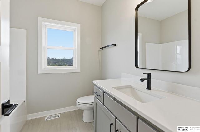 5302 S 200th Avenue, Omaha, NE 68135