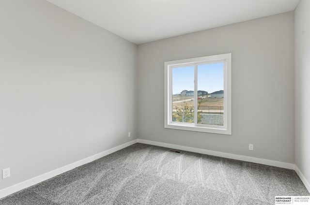 5302 S 200th Avenue, Omaha, NE 68135