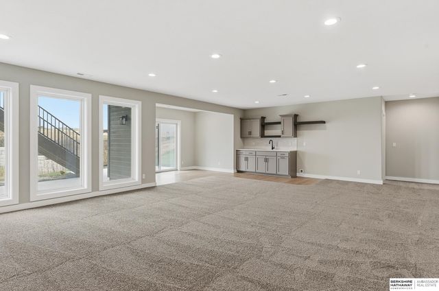 5302 S 200th Avenue, Omaha, NE 68135